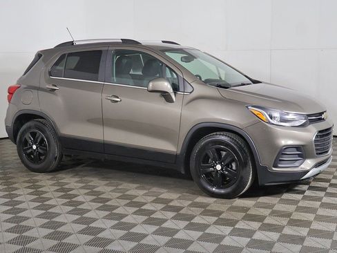 Used 2020 Chevrolet Trax LT w/ Driver Confidence Package image 11