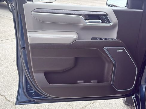 Used 2022 Chevrolet Silverado 1500 LTZ w/ Technology Package image 8