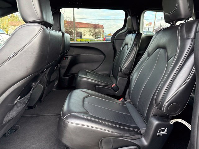Used 2025 Chrysler Pacifica Select FWD image 17