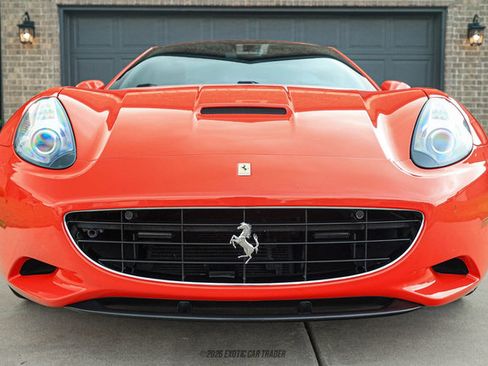 Used 2012 Ferrari California image 16