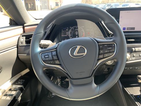 Certified 2025 Lexus ES 350 w/ Premium Package image 18