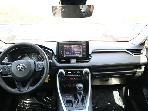 Used 2022 Toyota RAV4 LE FWD image 21