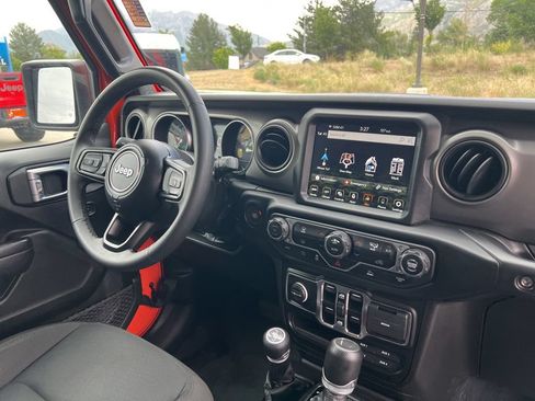 Used 2023 Jeep Wrangler Unlimited AWD/4WD image 18