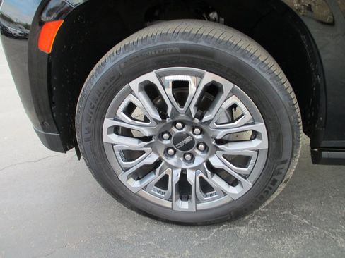 Used 2023 GMC Yukon Denali Ultimate image 12