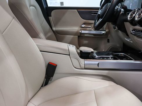 Used 2022 Mercedes-Benz GLB 250 image 17