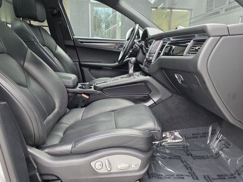 Used 2018 Porsche Macan image 40