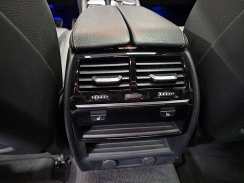 Used 2019 BMW M550i xDrive image 33