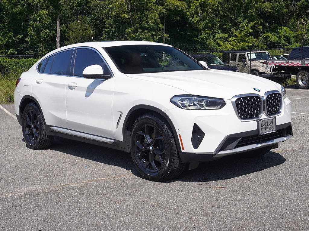 Used 2023 BMW X4 xDrive30i AWD/4WD image 2
