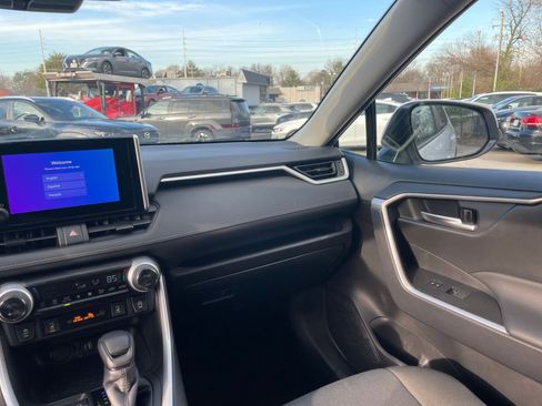 Used 2025 Toyota RAV4 XLE image 33