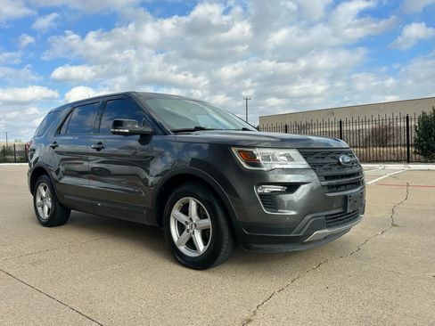 Used 2018 Ford Explorer XLT w/ Equipment Group 202A image 2