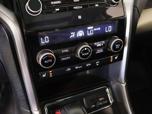 Used 2022 Subaru Ascent Limited w/ Technology Package AWD/4WD image 7