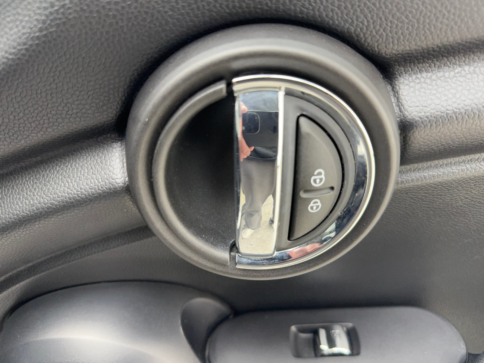 Used 2020 MINI Cooper 4-Door Hardtop FWD image 34
