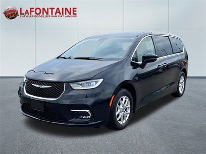 Used 2023 Chrysler Pacifica Touring-L