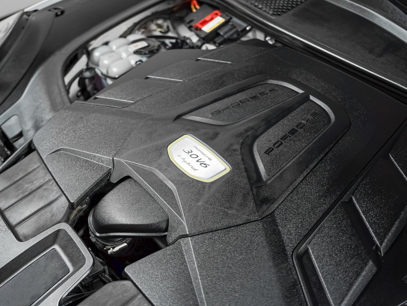 Certified 2023 Porsche Cayenne Coupe AWD/4WD image 13