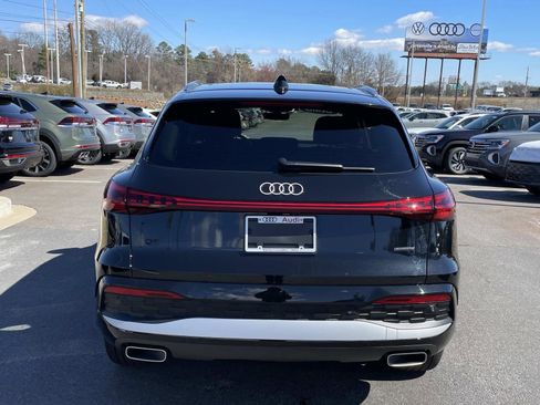 Used 2025 Audi Q5 Premium w/ Convenience Package image 6