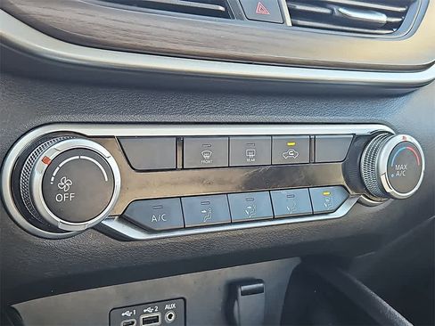 Used 2024 Nissan Altima 2.5 SV image 12