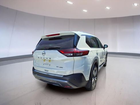 Used 2023 Nissan Rogue SL w/ SL Premium Package image 4