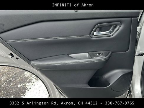 Used 2025 Nissan Rogue SV w/ SV Premium Package image 35