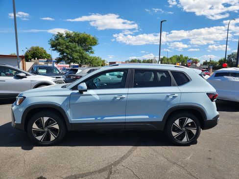 New 2025 Volkswagen Taos SE image 4