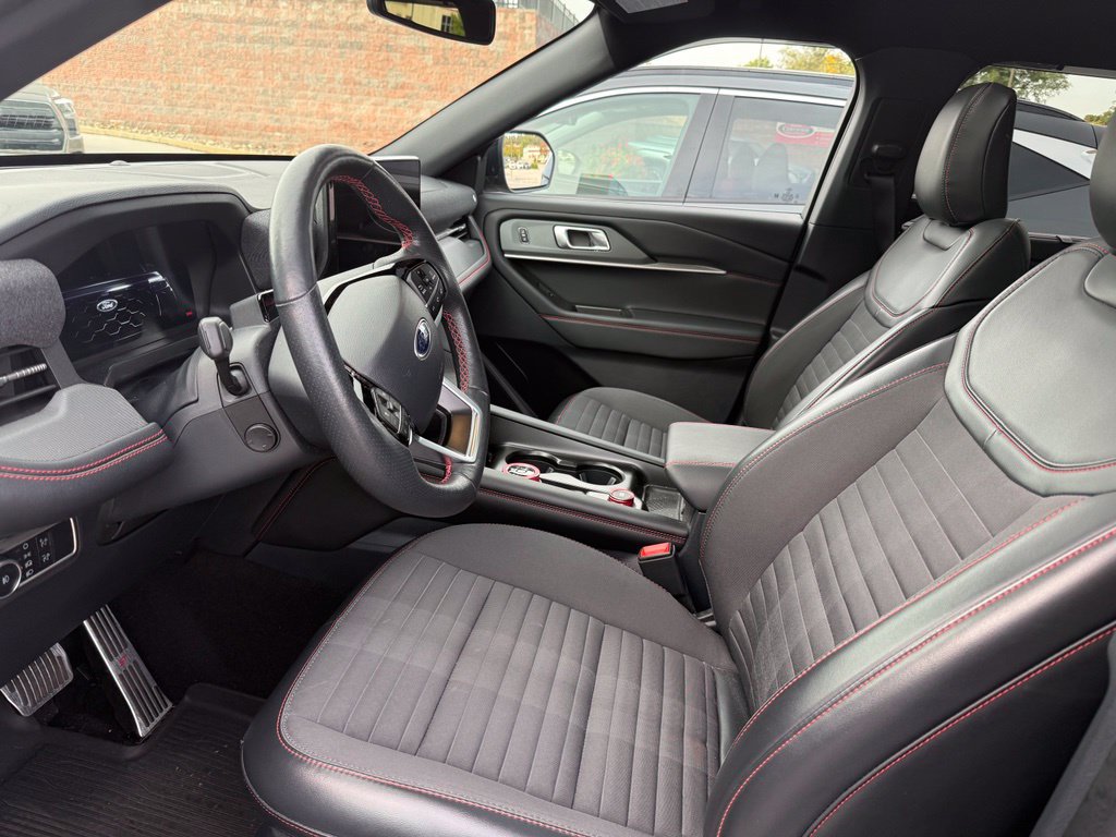 Used 2025 Ford Explorer ST-Line w/ Premium Package AWD/4WD image 4