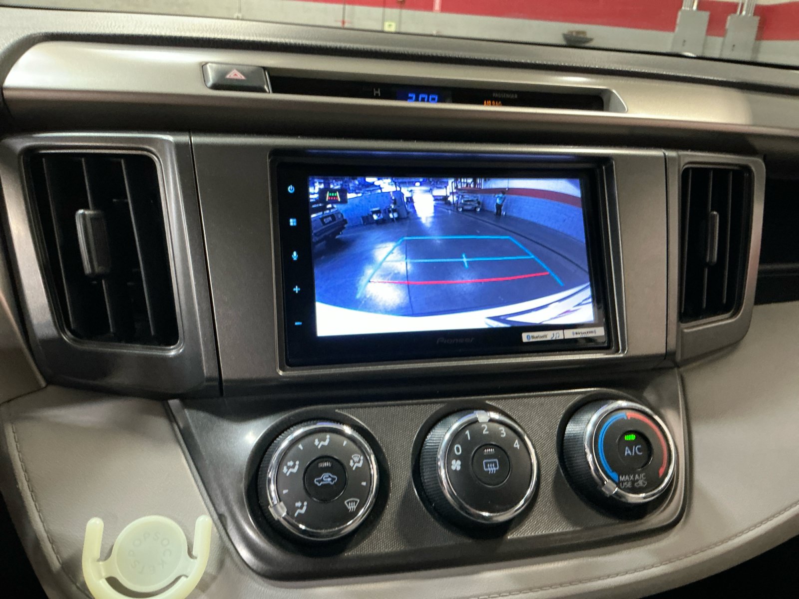 Used 2015 Toyota RAV4 LE AWD/4WD image 29