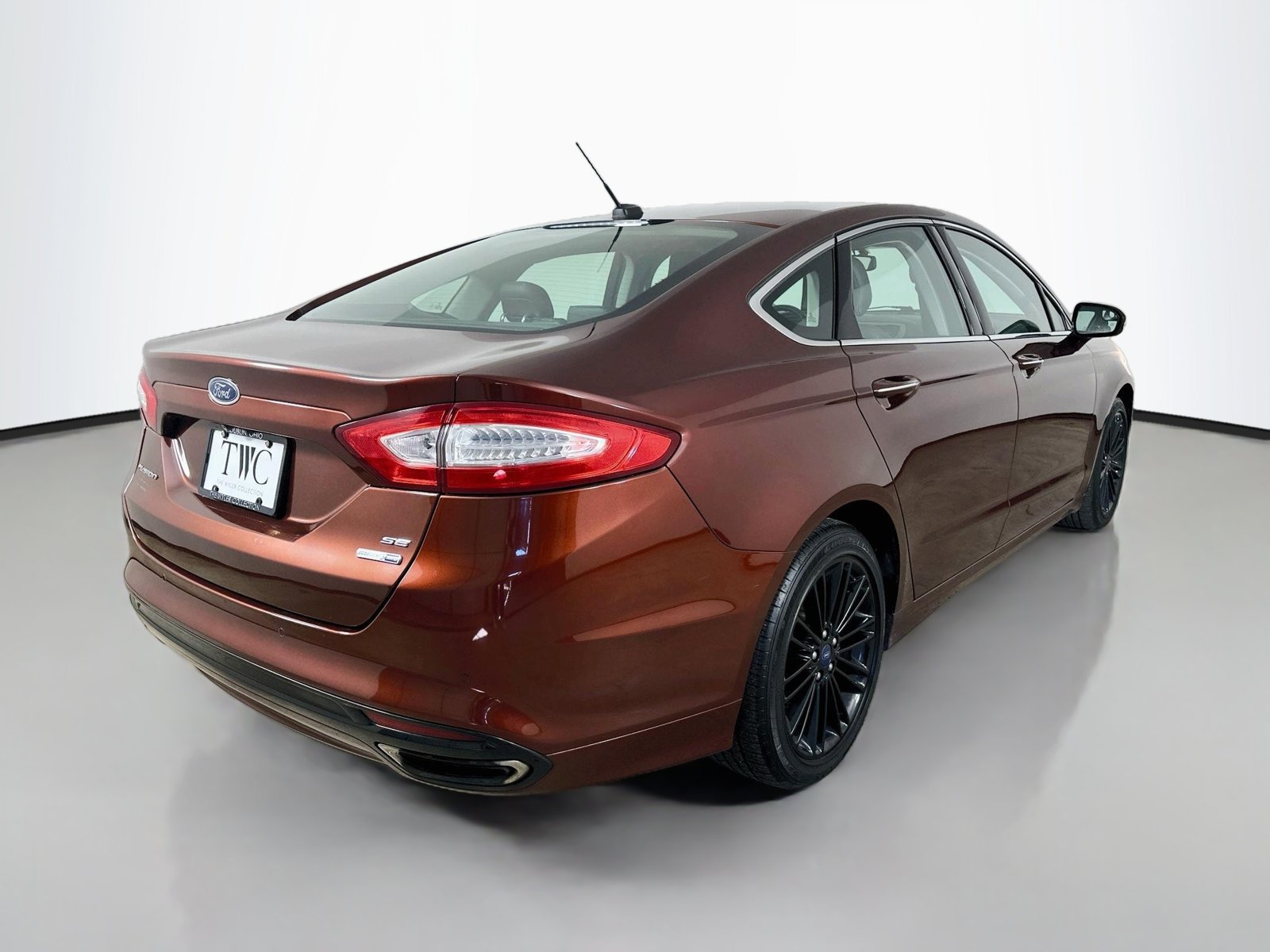 Used 2016 Ford Fusion SE w/ Equipment Group 202A AWD/4WD image 5