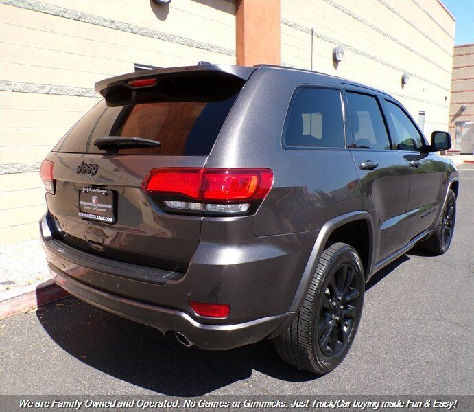 Used 2021 Jeep Grand Cherokee Laredo X AWD/4WD image 6