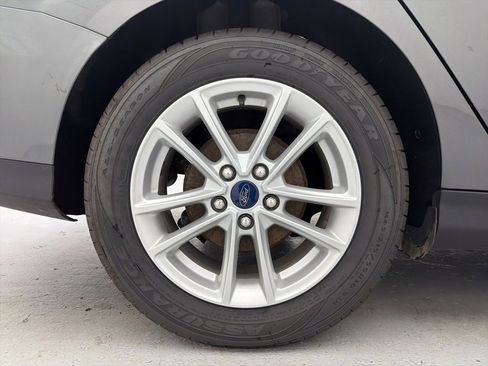 Used 2017 Ford Focus SE image 18