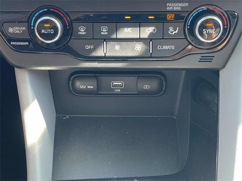 Used 2021 Kia Niro Touring image 21