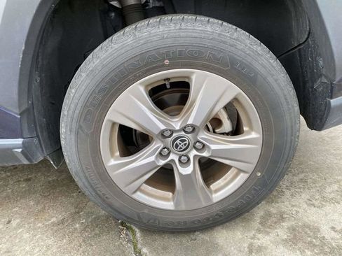 Used 2022 Toyota RAV4 XLE w/ Convenience Package image 7