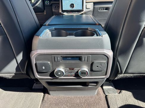 Used 2022 Ford Expedition Platinum image 26