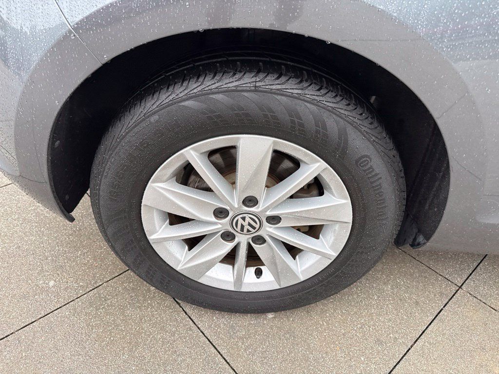 Used 2015 Volkswagen Golf S FWD image 20