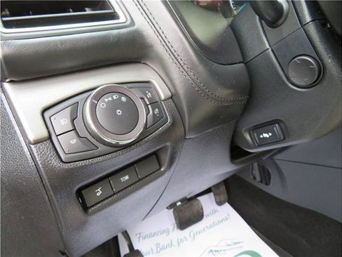 Used 2019 Ford Explorer Platinum image 32
