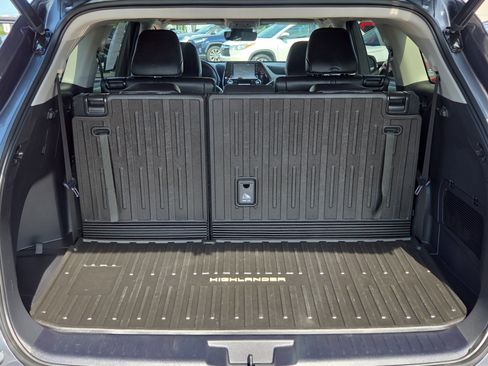 Certified 2022 Toyota Highlander XLE image 40