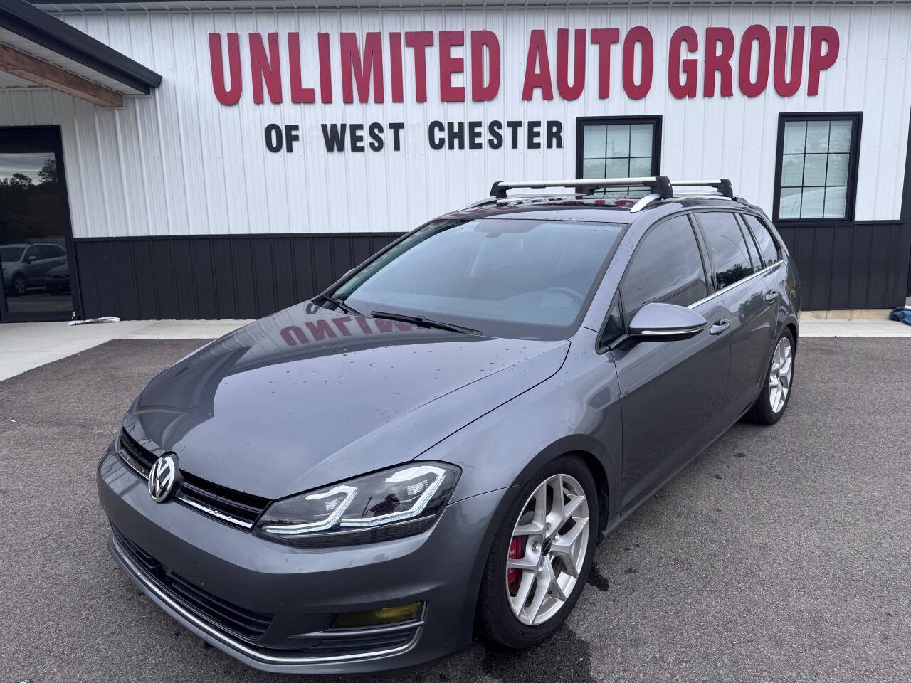 Used 2017 Volkswagen Golf S FWD image 1