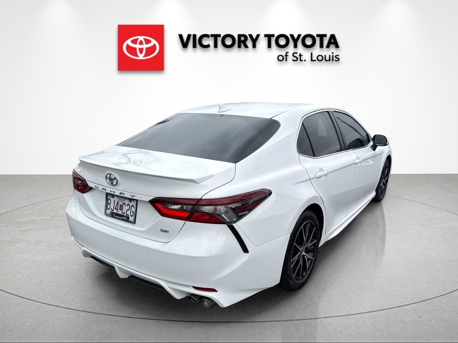 Used 2023 Toyota Camry SE FWD image 3