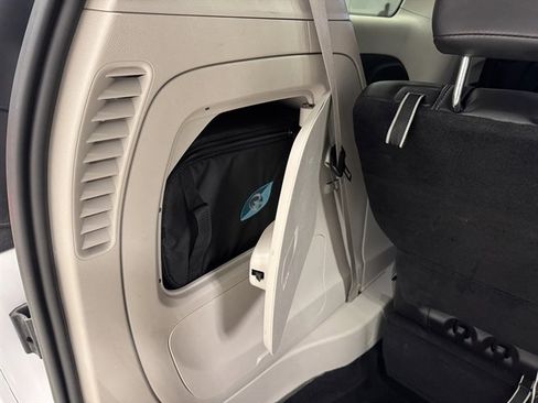 Used 2024 Chrysler Pacifica Select image 19