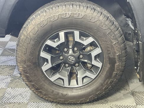 Used 2023 Toyota Tacoma TRD Off-Road image 10
