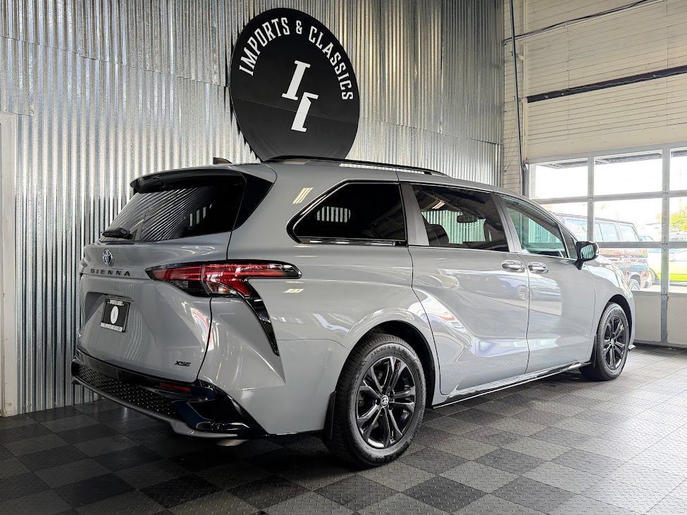 Used 2025 Toyota Sienna XSE AWD/4WD image 4