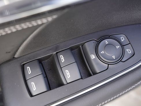 Certified 2023 Buick Envision Preferred w/ Sport Touring Package image 21