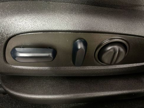 Certified 2023 GMC Acadia SLE w/ Driver Convenience Package image 12