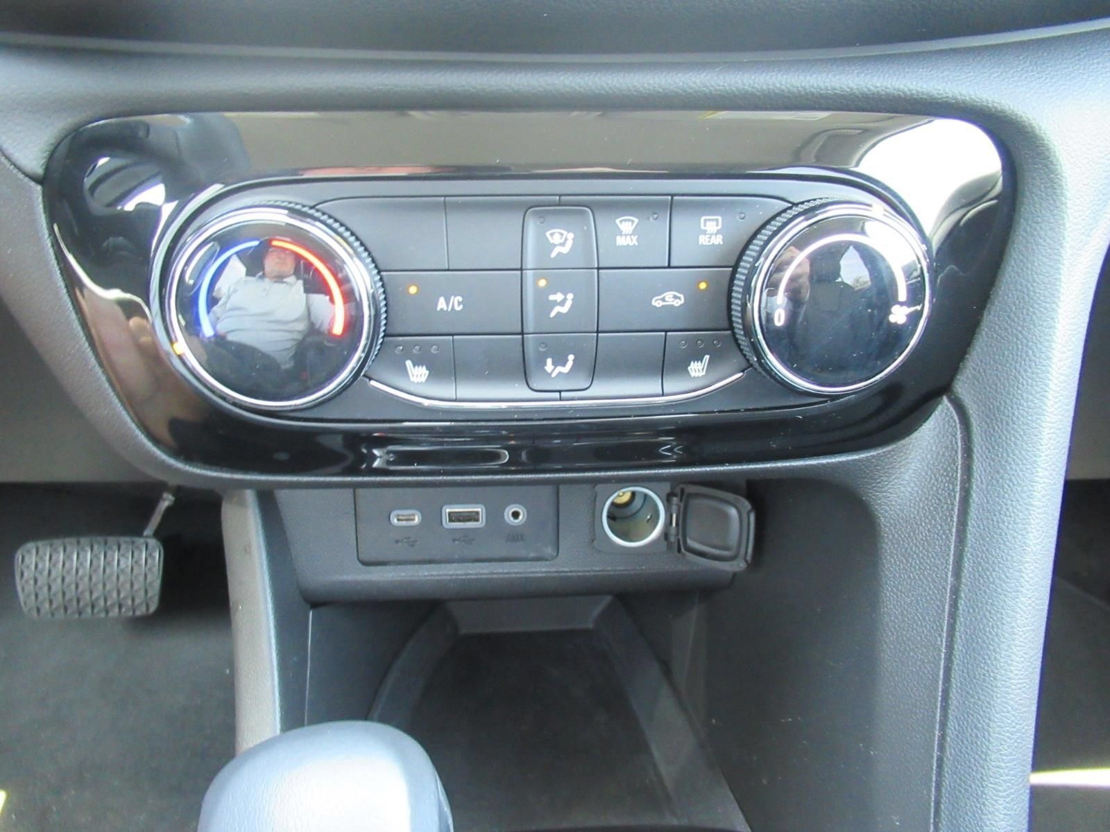 Used 2023 Buick Encore GX Preferred w/ Cold Weather Comfort Package FWD image 29