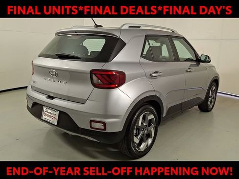 Certified 2024 Hyundai Venue SEL image 8