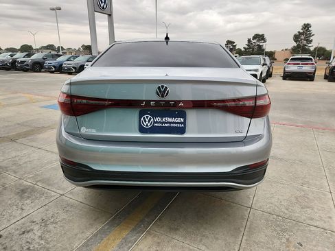 Certified 2025 Volkswagen Jetta SE image 6
