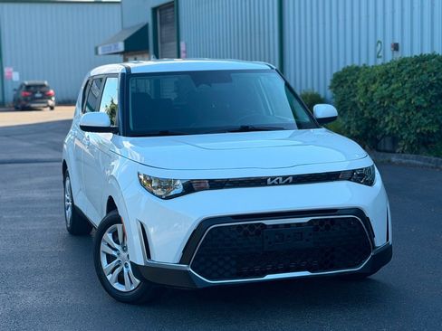 Used 2023 Kia Soul LX FWD image 4