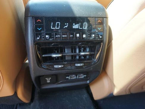 Used 2022 Jeep Grand Cherokee Summit AWD/4WD image 16