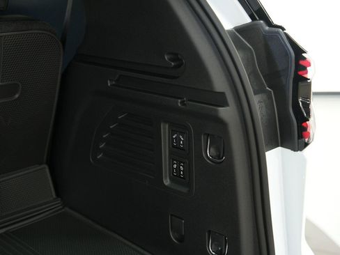 New 2026 GMC Acadia Denali Ultimate w/ LPO, Floor Liner Package AWD/4WD image 14