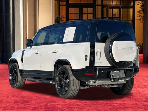 New 2026 Land Rover Defender 110 X-Dynamic SE image 4