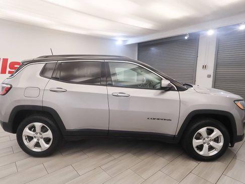 Used 2019 Jeep Compass Latitude w/ Popular Equipment Group AWD/4WD image 6