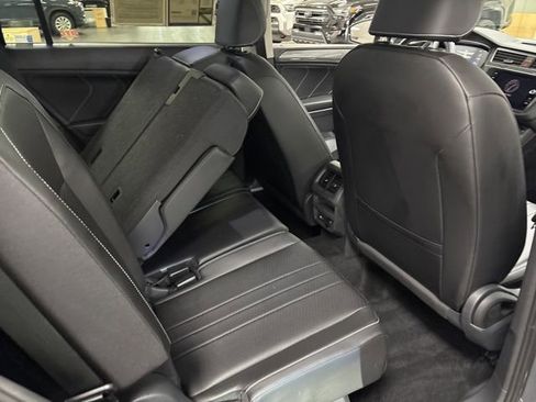 Used 2024 Volkswagen Tiguan SE w/ Panoramic Sunroof Package FWD image 11